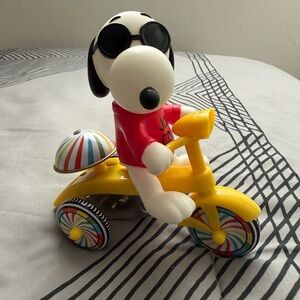 Snoopy Joe Cool Peanuts collectible- Yellow and Black